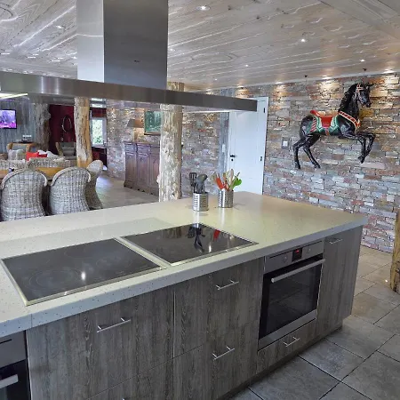 펜션 Comfortable Chalet With Indoor Pool Hammam And Sauna Near